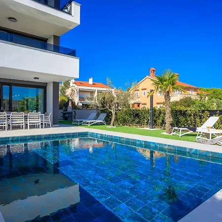 Villa Deluxe With Heated Pool, Whirpool, Sea View, Beautiful Iv - By Traveler Tourist Agency Krk Id 2403 *