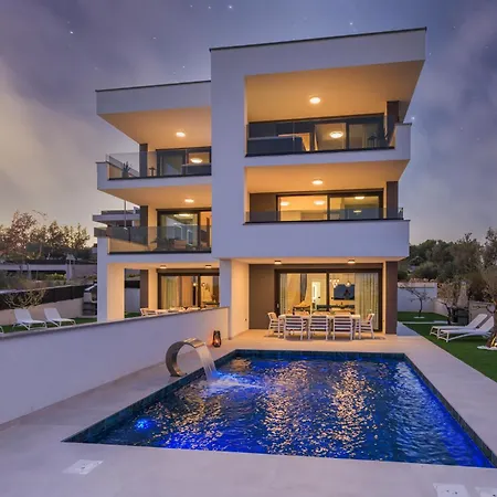 Villa Deluxe With Heated Pool, Whirpool, Sea View, Beautiful Iv - By Traveler Tourist Agency Krk Id 2403