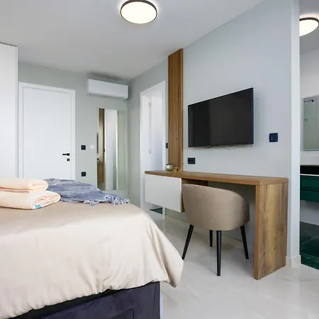 Deluxe With Heated Pool, Whirpool, Sea View, Beautiful Iv - By Traveler Tourist Agency Krk Id 2403 Vila *
