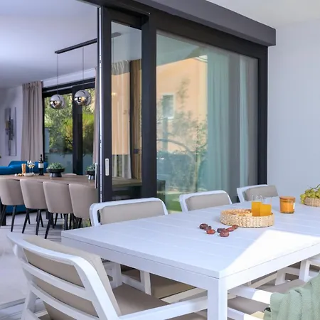 Villa Deluxe With Heated Pool, Whirpool, Sea View, Beautiful Iv - By Traveler Tourist Agency Krk Id 2403