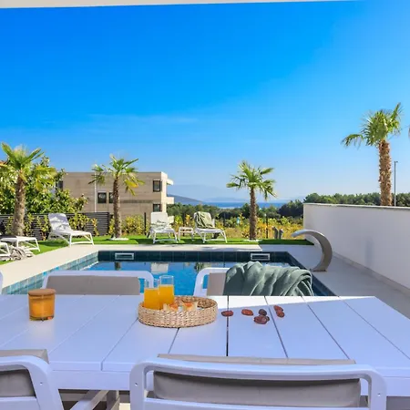 Deluxe With Heated Pool, Whirpool, Sea View, Beautiful Iv - By Traveler Tourist Agency Krk Id 2403 Vila Krk Town