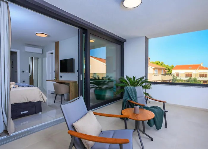 Deluxe With Heated Pool, Whirpool, Sea View, Beautiful Iv - By Traveler Tourist Agency Krk Id 2403 Krk Town