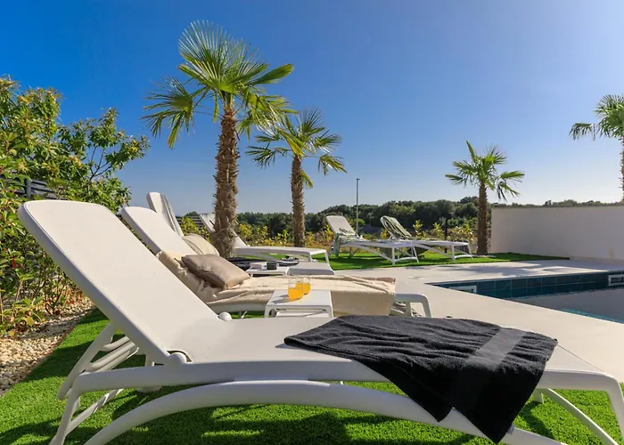 Vila Deluxe With Heated Pool, Whirpool, Sea View, Beautiful Iv - By Traveler Tourist Agency Krk Id 2403 Krk Town